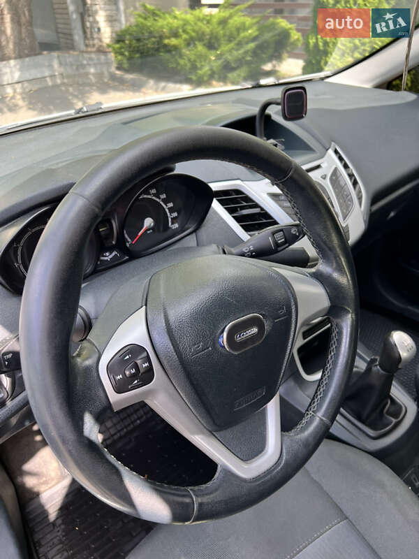 Хэтчбек Ford Fiesta 2012 в Днепре