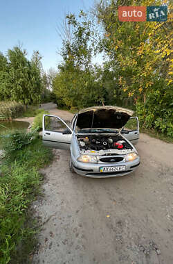 Хэтчбек Ford Fiesta 1997 в 
