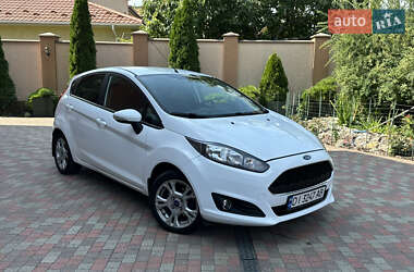 Хэтчбек Ford Fiesta 2016 в 