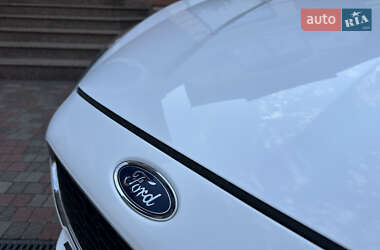 Хэтчбек Ford Fiesta 2016 в 