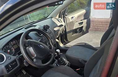 Хэтчбек Ford Fiesta 2006 в 