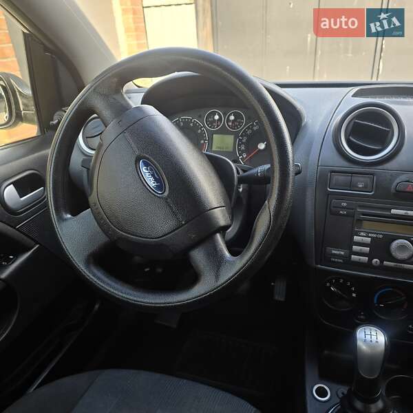 Хэтчбек Ford Fiesta 2006 в Кропивницком