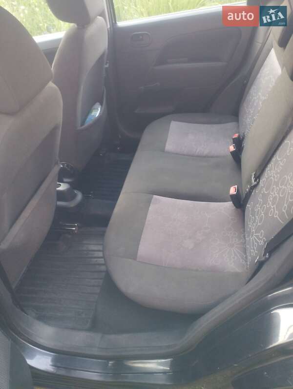 Хэтчбек Ford Fiesta 2006 в Ровно