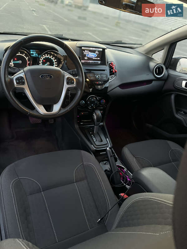 Хэтчбек Ford Fiesta 2014 в Львове