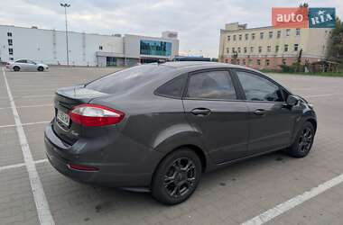 Седан Ford Fiesta 2015 в 