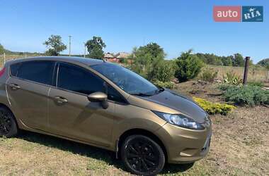 Хэтчбек Ford Fiesta 2012 в 