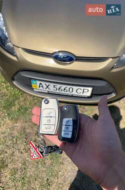 Хэтчбек Ford Fiesta 2012 в 