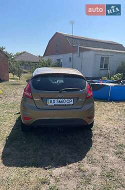 Хэтчбек Ford Fiesta 2012 в 