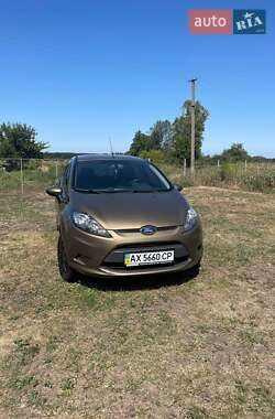 Хэтчбек Ford Fiesta 2012 в 