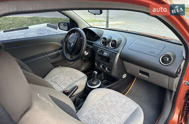 Хэтчбек Ford Fiesta 2003 в 