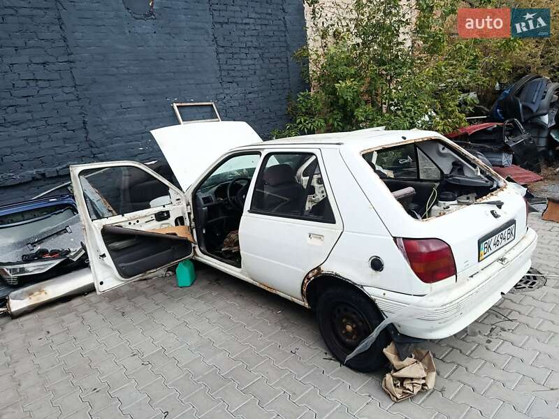 Хэтчбек Ford Fiesta 1989 в Ровно