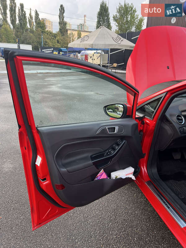 Седан Ford Fiesta 2016 в Киеве фото 27 Седан Ford Fiesta 2016 в Киеве