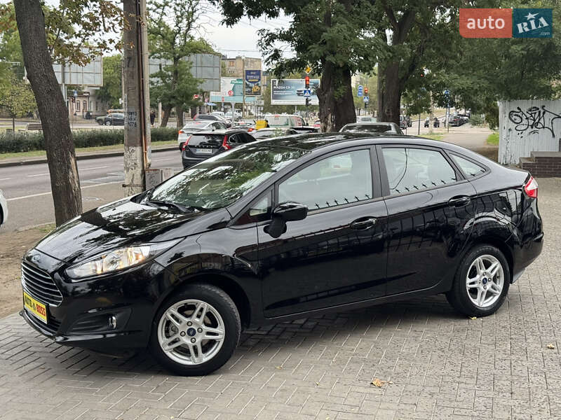 Седан Ford Fiesta 2018 в Николаеве
