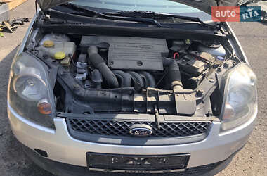 Хэтчбек Ford Fiesta 2007 в 