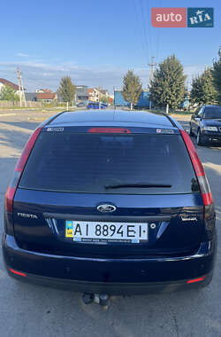 Хэтчбек Ford Fiesta 2005 в 