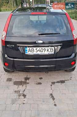 Хэтчбек Ford Fiesta 2005 в 