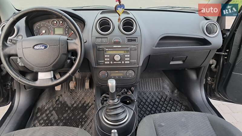 Хэтчбек Ford Fiesta 2005 в Виннице