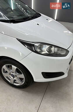 Хэтчбек Ford Fiesta 2014 в 