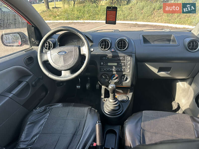 Хэтчбек Ford Fiesta 2003 в Ровно