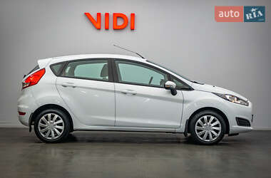 Хэтчбек Ford Fiesta 2016 в 