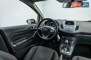 Хэтчбек Ford Fiesta 2016 в 