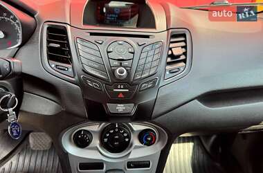Хэтчбек Ford Fiesta 2017 в 