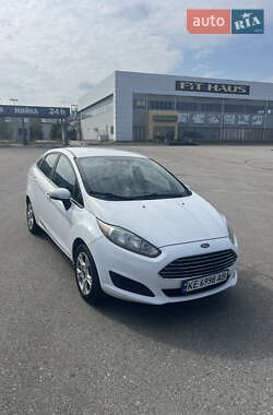 Седан Ford Fiesta 2015 в 