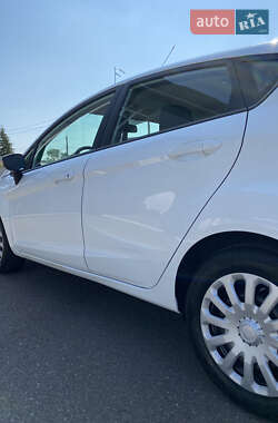 Хэтчбек Ford Fiesta 2013 в 