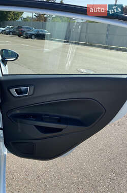 Хэтчбек Ford Fiesta 2013 в 