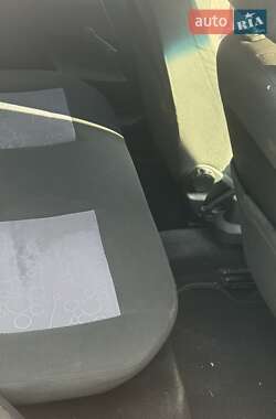 Хэтчбек Ford Fiesta 2006 в 