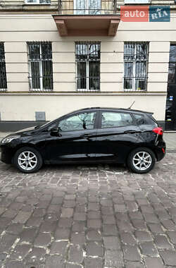 Хэтчбек Ford Fiesta 2017 в 