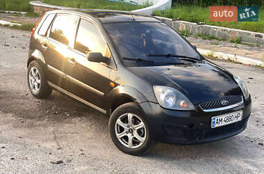 Хетчбек Ford Fiesta 2006 в Полонному