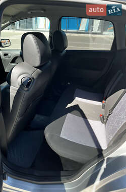 Хэтчбек Ford Fiesta 2006 в 