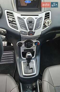 Хэтчбек Ford Fiesta 2011 в 