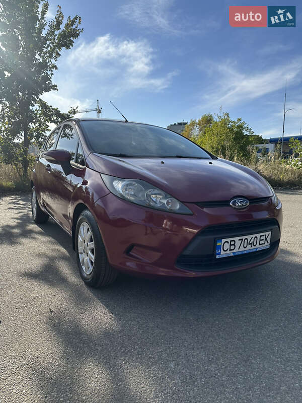Хэтчбек Ford Fiesta 2010 в Чернигове фото 2 Хэтчбек Ford Fiesta 2010 в Чернигове