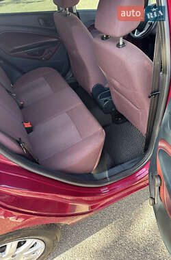 Хэтчбек Ford Fiesta 2010 в 