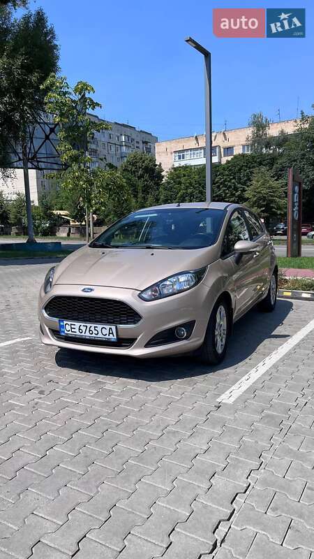 Хэтчбек Ford Fiesta 2016 в 