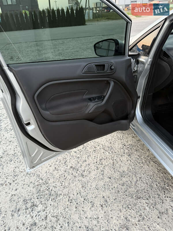 Седан Ford Fiesta 2019 в Львові
