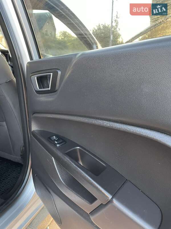 Седан Ford Fiesta 2015 в Житомире фото 7 Седан Ford Fiesta 2015 в Житомире