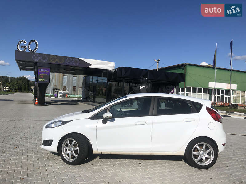 Хетчбек Ford Fiesta 2015 в Ужгороді
