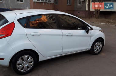 Хэтчбек Ford Fiesta 2011 в 