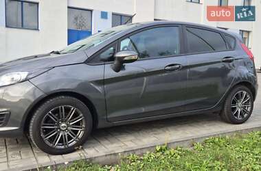 Хэтчбек Ford Fiesta 2016 в 