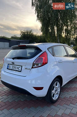 Хэтчбек Ford Fiesta 2015 в 