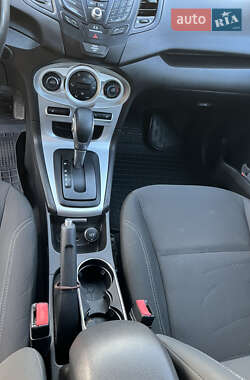 Хэтчбек Ford Fiesta 2015 в 