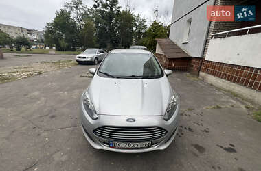 Седан Ford Fiesta 2015 в Львове