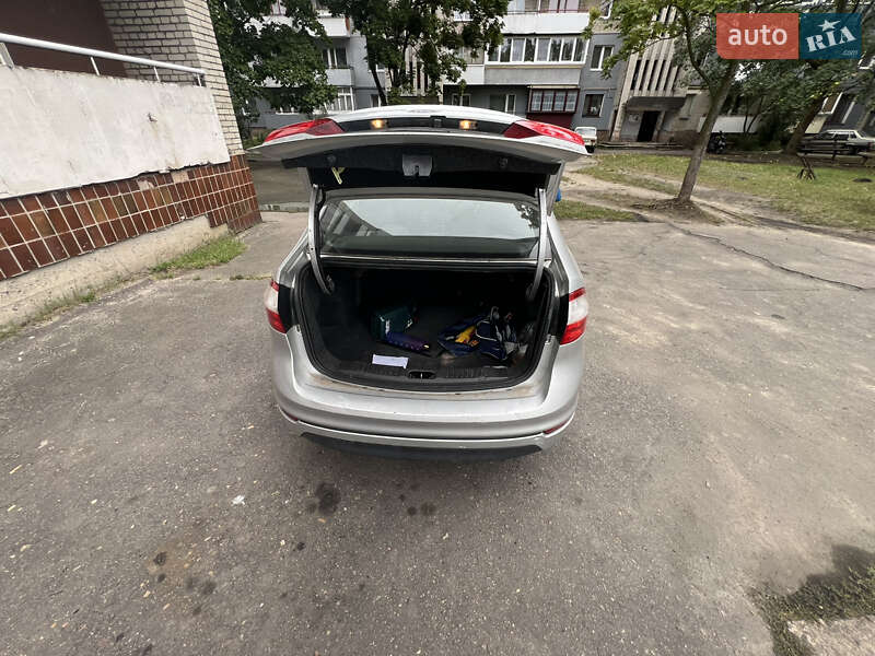 Седан Ford Fiesta 2015 в Львове фото 6 Седан Ford Fiesta 2015 в Львове