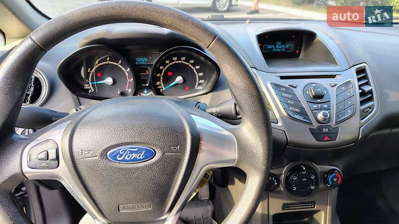 Хэтчбек Ford Fiesta 2013 в Киеве фото 19 Хэтчбек Ford Fiesta 2013 в Киеве