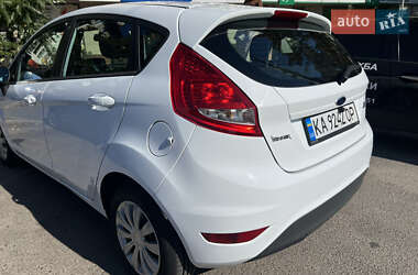 Хэтчбек Ford Fiesta 2012 в 