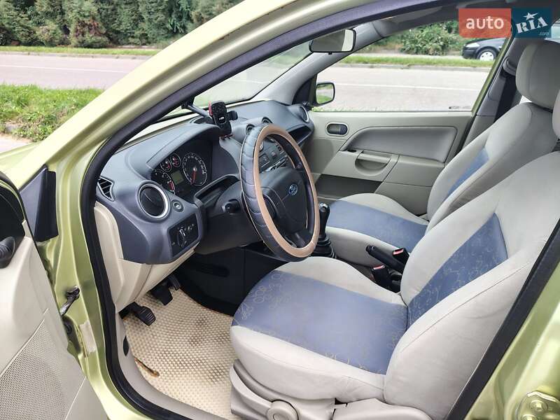 Хэтчбек Ford Fiesta 2007 в Львове