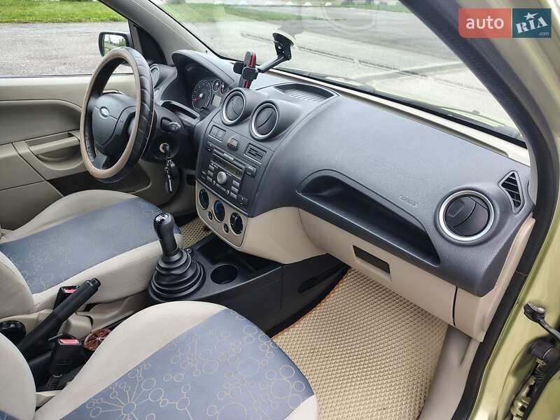 Хэтчбек Ford Fiesta 2007 в Львове